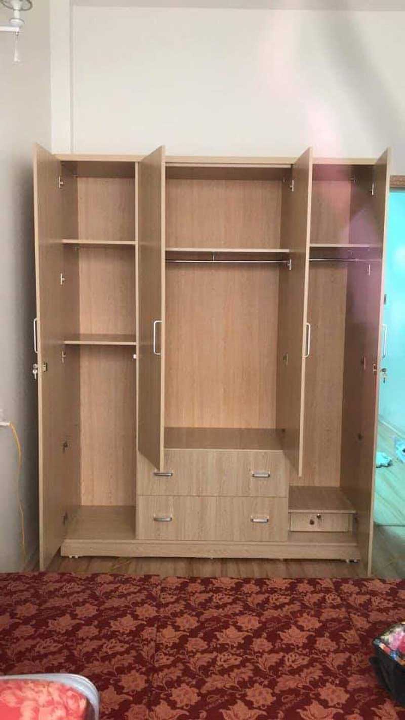 Tủ quần áo rộng 1600 cm 4 ngăn kéo và 4 cánh mở màu kẻ sáng