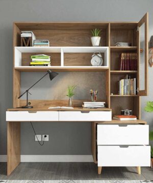 Có nhiều khoang , ô để sách vở và đồ dùng học tập ...
