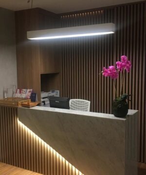 Bàn quầy lễ tân hiện đại và sang trọng BQLT03
