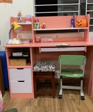 Bàn học BHS08 màu hồng